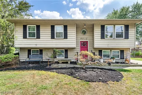 4815 New Rd, Youngstown, OH 44515