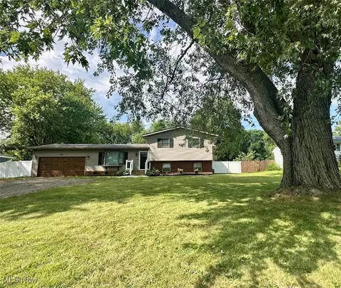 1873 State St NE, Canton, OH 44721