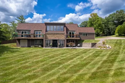15 Oakmont Dr, Belpre, OH 45714