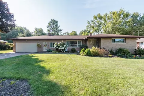 5871 Cottonwood Dr, Lorain, OH 44053