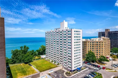 12520 Edgewater Dr #1503, Lakewood, OH 44107