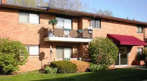 24597 Clareshire Dr #201, North Olmsted, OH 44070