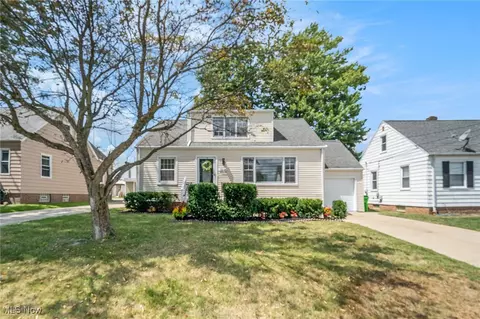 1514 Parker Dr, Mayfield Heights, OH 44124