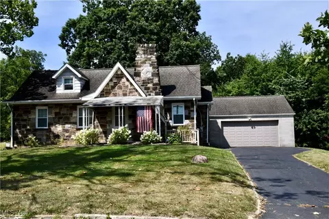 190 Forest Hill Dr, Austintown, OH 44515