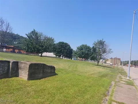 6 Th Ave N, Steubenville, OH 43952