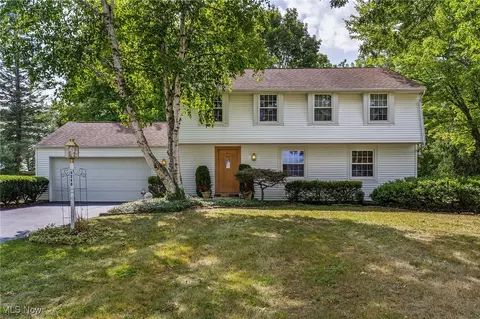 6240 Farmington Cir, Canfield, OH 44406