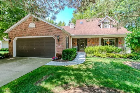 6148 Worthington Ln, Mentor, OH 44060