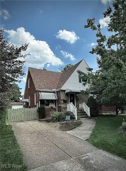6289 Manchester Rd, Parma, OH 44129