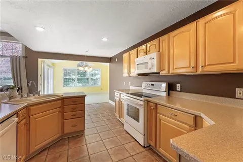 6621 Marelis Ave NE, Canton, OH 44721 photo 13