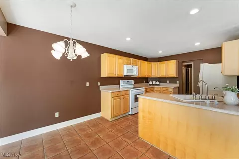 6621 Marelis Ave NE, Canton, OH 44721 photo 16