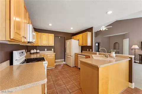 6621 Marelis Ave NE, Canton, OH 44721 photo 11