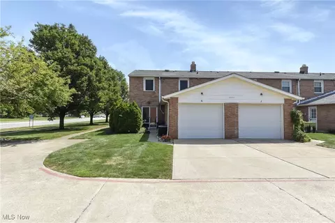 24600 Clareshire Dr, North Olmsted, OH 44070