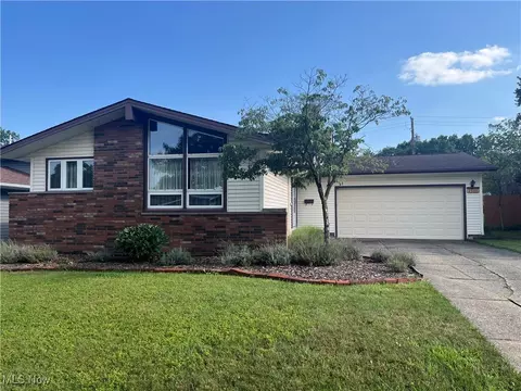 2505 Nottingham Dr, Parma, OH 44134