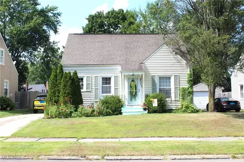 2268 Harding Rd, Cuyahoga Falls, OH 44223