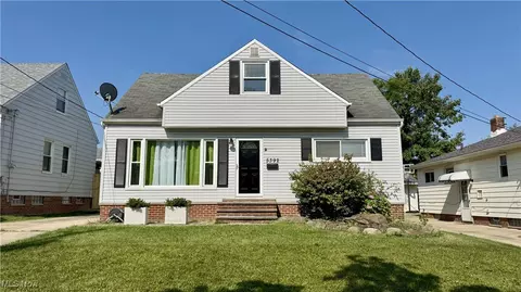 5392 E 131st St, Garfield Heights, OH 44125