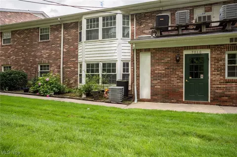 7010 Carriage Hill Dr #103, Brecksville, OH 44141