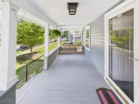 Exterior - 819 W 4th St, Williamstown, WV 26187 photo 1 of 3