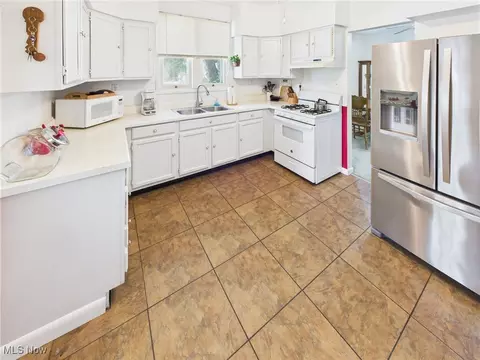 Kitchen - 819 W 4th St, Williamstown, WV 26187 photo 1 of 1