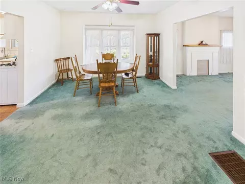 Dining - 819 W 4th St, Williamstown, WV 26187 photo 1 of 2