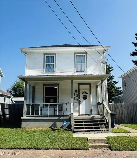 1327 Hickory St, Zanesville, OH 43701