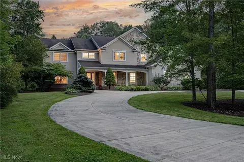 7775 Woodlands Trl, Chesterland, OH 44026