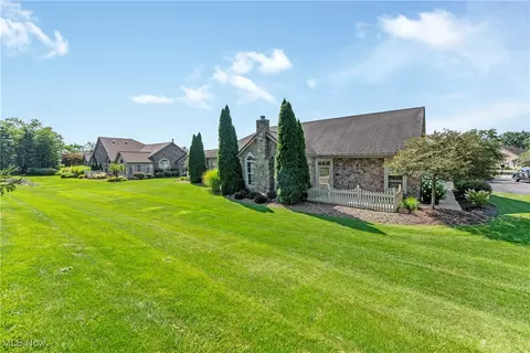 276 Sandover Dr, Aurora, OH 44202
