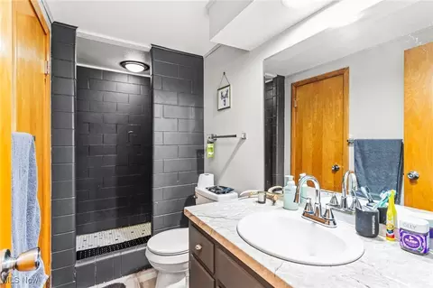 Bath - 680 West St, Wadsworth, OH 44281 photo 2 of 2