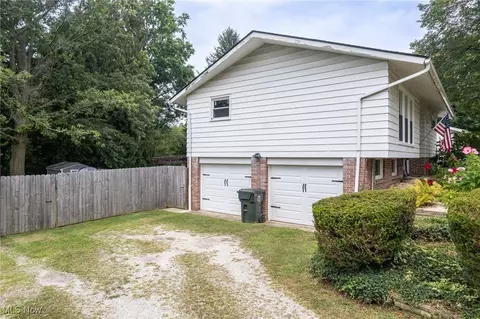 Exterior - 680 West St, Wadsworth, OH 44281 photo 5 of 10