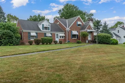 7494 Brecksville Rd, Independence, OH 44131
