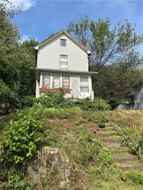 77 Wilhelm St, Struthers, OH 44471