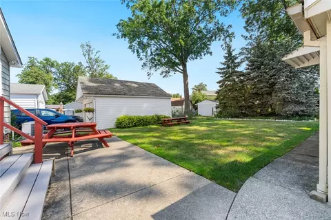 Exterior - 327 E 280th St, Euclid, OH 44132 photo 3 of 3