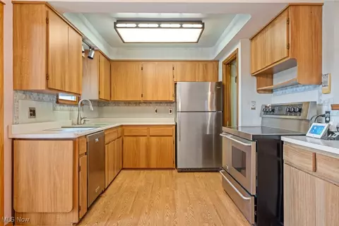 Kitchen - 327 E 280th St, Euclid, OH 44132 photo 2 of 2