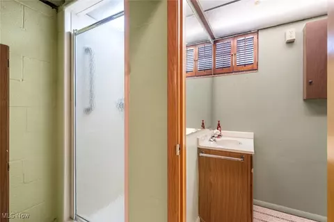 Bath - 327 E 280th St, Euclid, OH 44132 photo 2 of 3