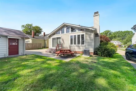 Exterior - 327 E 280th St, Euclid, OH 44132 photo 2 of 3