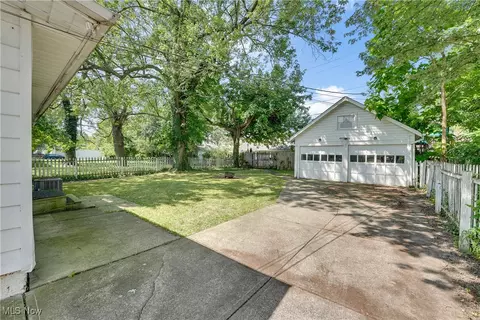 Exterior - 254 E 248th St, Euclid, OH 44123 photo 7 of 9