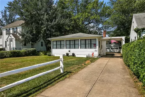 Exterior - 254 E 248th St, Euclid, OH 44123 photo 2 of 9
