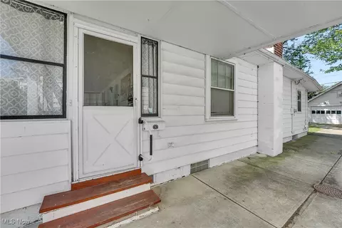 Exterior - 254 E 248th St, Euclid, OH 44123 photo 4 of 9