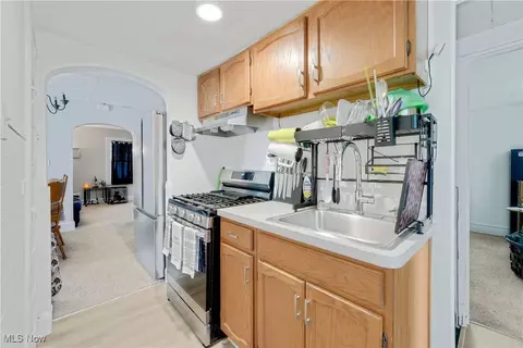 Kitchen - 254 E 248th St, Euclid, OH 44123 photo 2 of 2