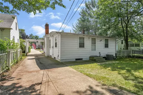 Exterior - 254 E 248th St, Euclid, OH 44123 photo 9 of 9