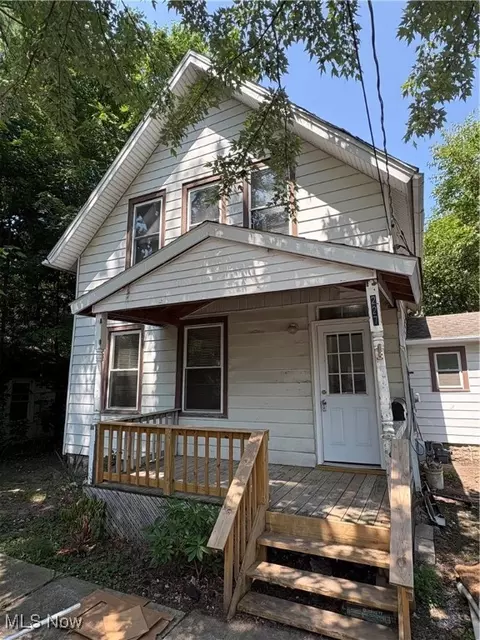 227 7th St, Elyria, OH 44035