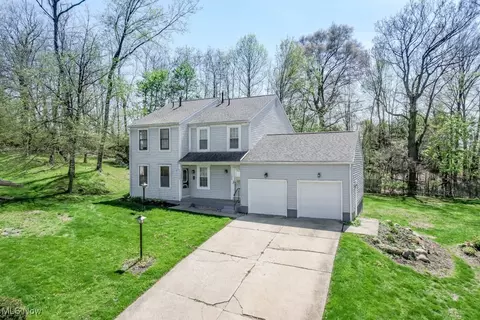 7907 Amberly Cir NW, North Canton, OH 44720