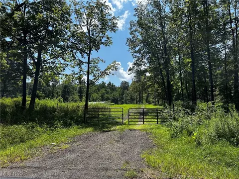 4600 Crock Rd, Zanesville, OH 43701