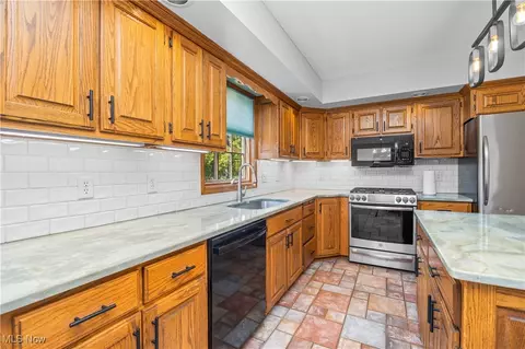 5960 Ford Rd, Elyria, OH 44035 photo 22