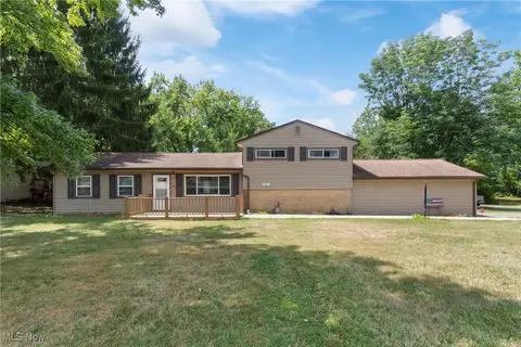 3931 Rosalind Dr, Rootstown, OH 44272
