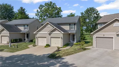 585 Birch Hill Dr #12, Medina, OH 44256