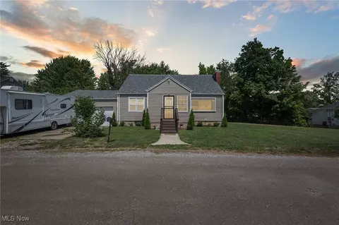 4785 Overlook Dr, Geneva, OH 44041