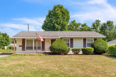 1995 Sedro St, Cuyahoga Falls, OH 44221