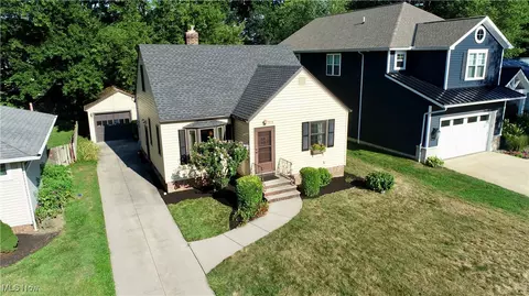 513 Kenilworth Rd, Bay Village, OH 44140