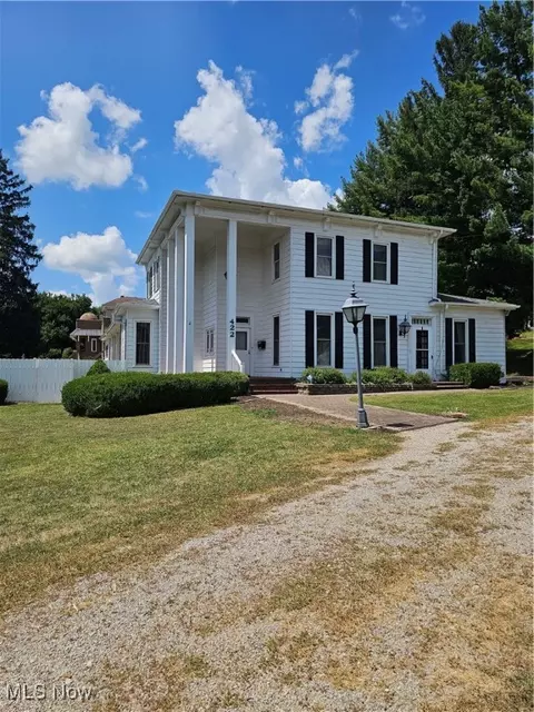 422 N Kennebec Ave, Mcconnelsville, OH 43756