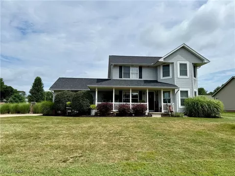 411 Heritage Dr, Tuscarawas, OH 44682